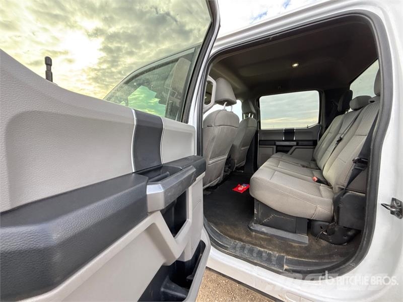 Ford F-250 XLT 4x4 Crew Cab Pickup Ostalo