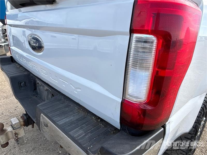 Ford F-250 XLT 4x4 Crew Cab Pickup 其他
