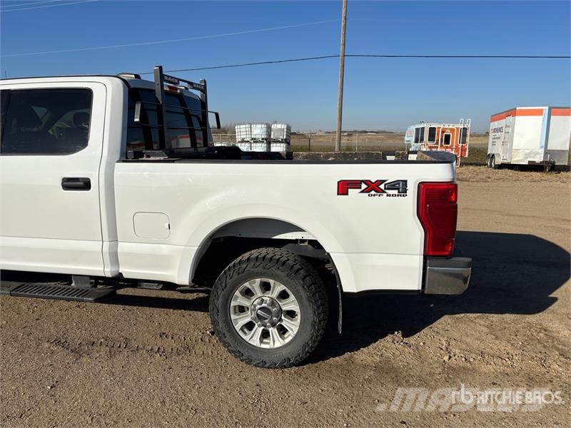 Ford F-250 XLT 4x4 Crew Cab Pickup Inne