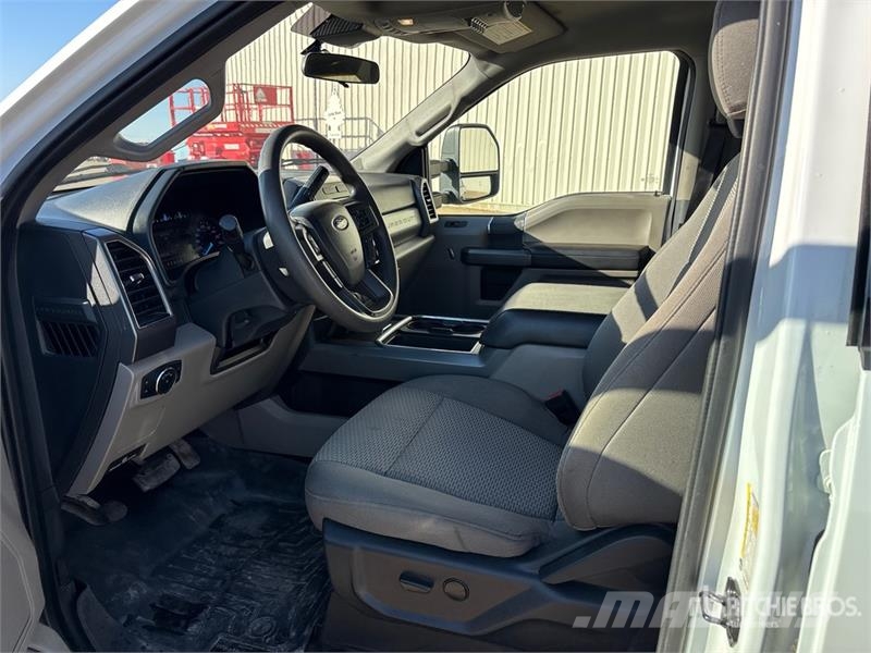 Ford F-250 XLT 4x4 Crew Cab Pickup Inne