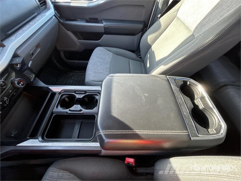 Ford F-250 XLT 4x4 Crew Cab Pickup أخرى