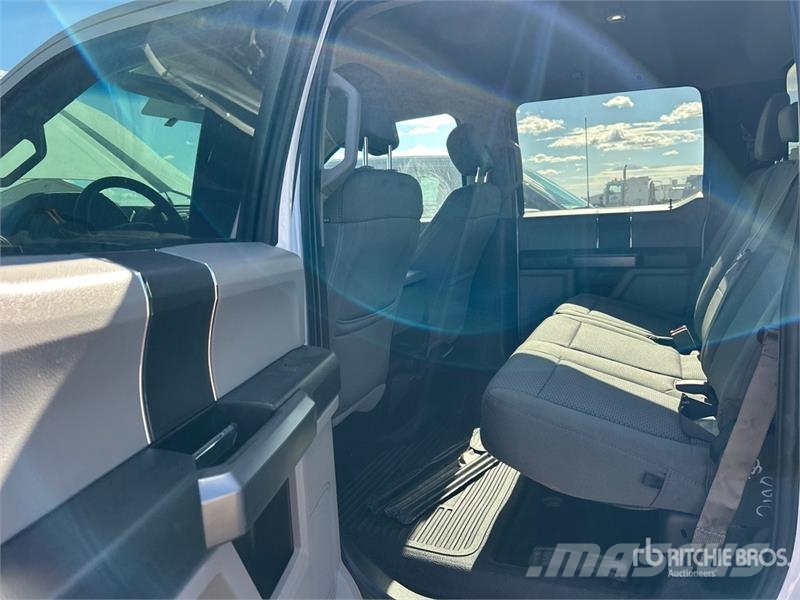 Ford F-250 XLT 4x4 Crew Cab Pickup Ostalo