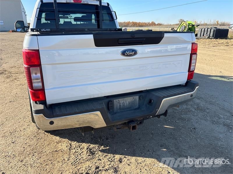 Ford F-250 XLT 4x4 Crew Cab Pickup Inne