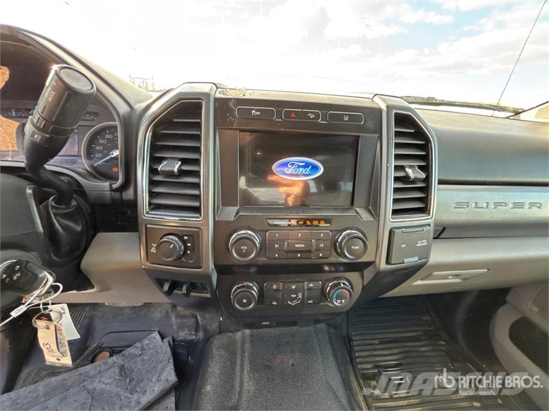 Ford F-250 XLT 4x4 Crew Cab Pickup Anders