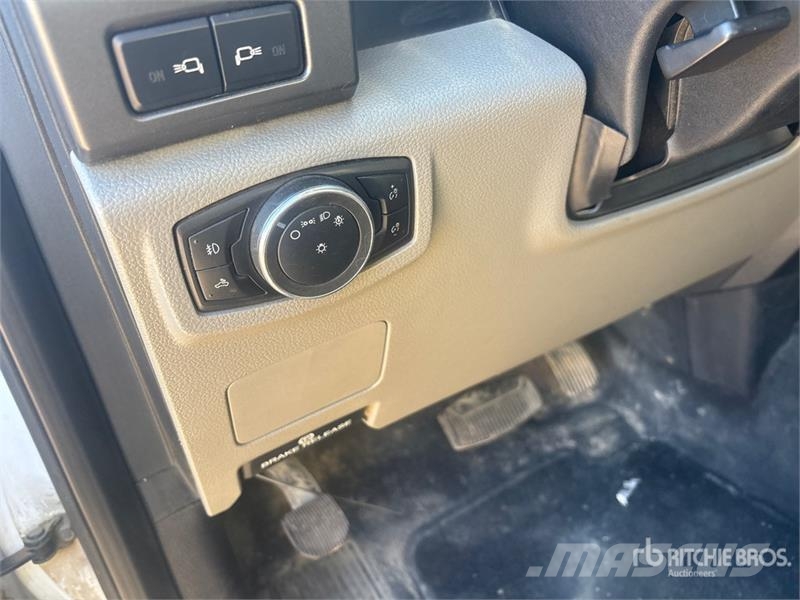 Ford F-250 XLT 4x4 Crew Cab Pickup Ostalo