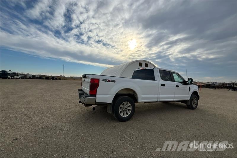 Ford F-250 XLT 4x4 Crew Cab Pickup Ostalo