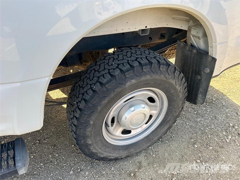 Ford F-250 XLT 4x4 Crew Cab Pickup Ostalo