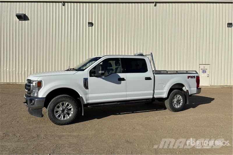 Ford F-250 XLT 4x4 Crew Cab Pickup Inne