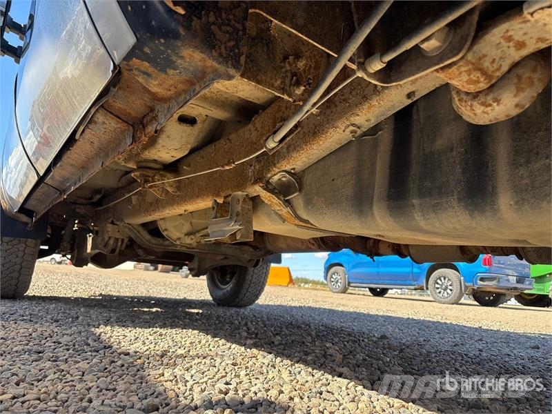 Ford F-250 XLT 4x4 Crew Cab Pickup Ostalo