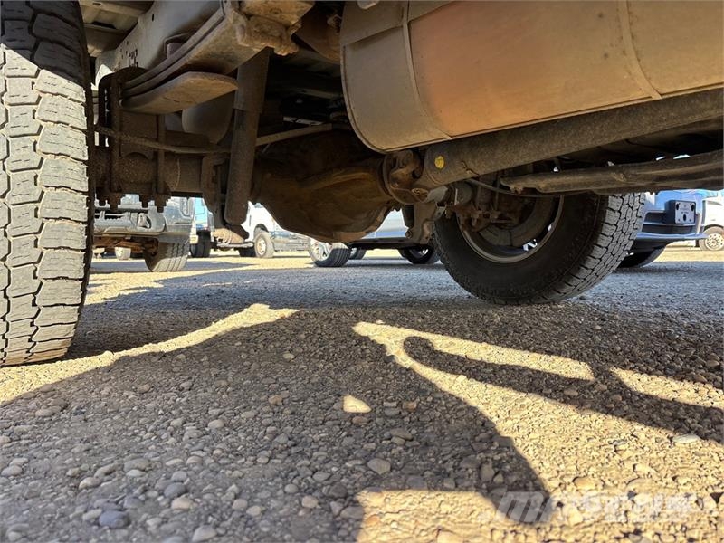 Ford F-250 XLT 4x4 Crew Cab Pickup Ostalo