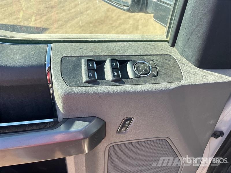 Ford F-250 XLT 4x4 Crew Cab Pickup Ostalo