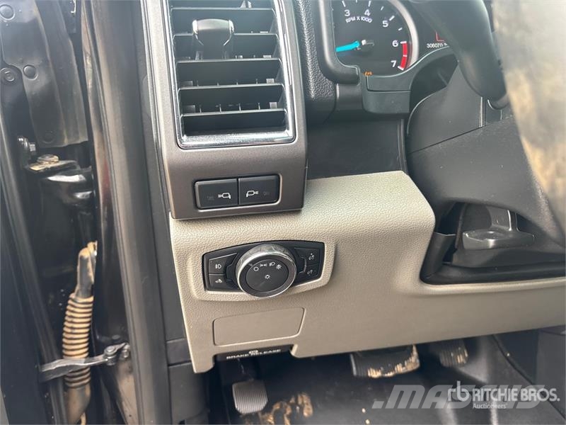 Ford F-250 XLT 4x4 Crew Cab Pickup Ostalo