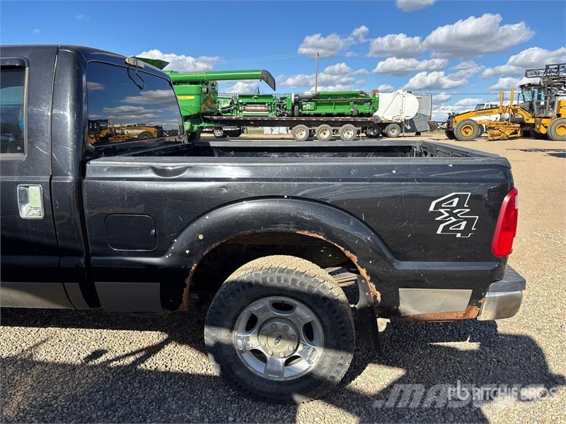 Ford F-250 XLT 4x4 Crew Cab Pickup Ostalo