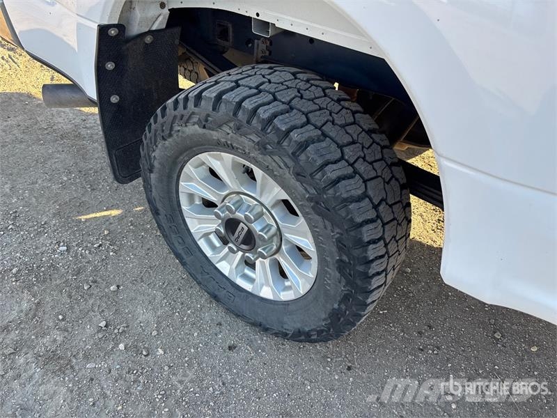 Ford F-250 XLT 4x4 Crew Cab Pickup Inne