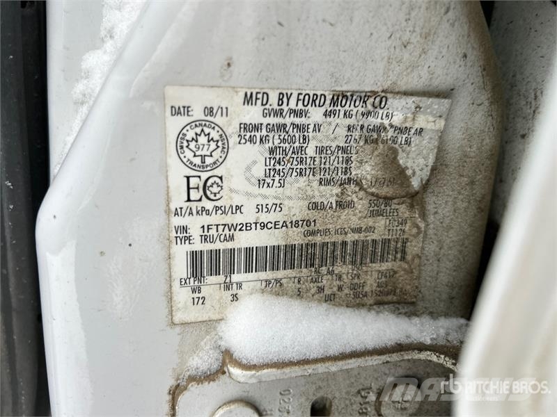 Ford F-250 XLT 4x4 Crew Cab Pickup أخرى