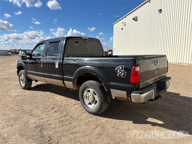 Ford F-250 XLT 4x4 Crew Cab Pickup Ostalo