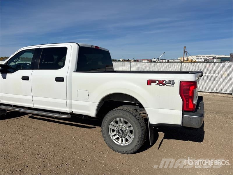 Ford F-250 XLT 4x4 Crew Cab Pickup Ostalo