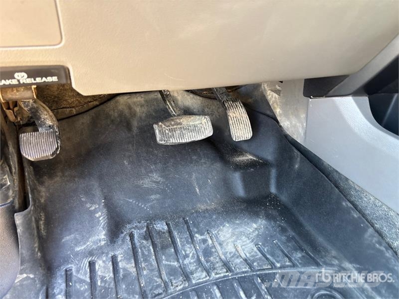Ford F-250 XLT 4x4 Crew Cab Pickup Inne