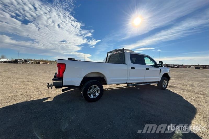 Ford F-250 XLT 4x4 Crew Cab Pickup 其他
