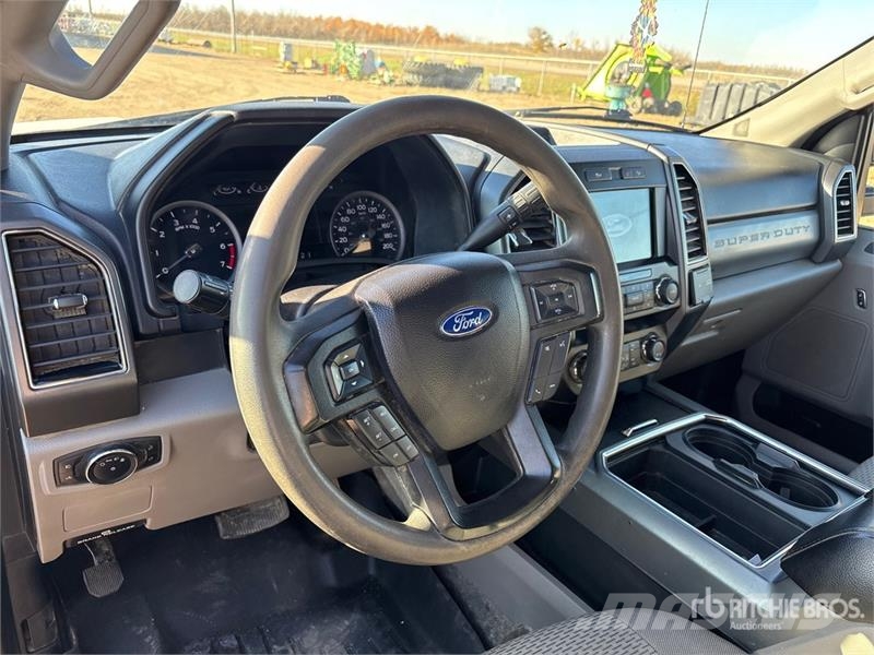 Ford F-250 XLT 4x4 Crew Cab Pickup Inne