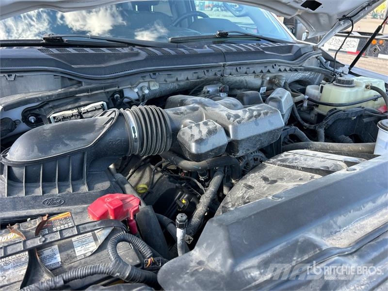 Ford F-250 XLT 4x4 Crew Cab Pickup Ostalo