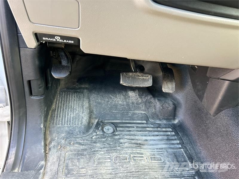 Ford F-250 XLT 4x4 Crew Cab Pickup Ostalo