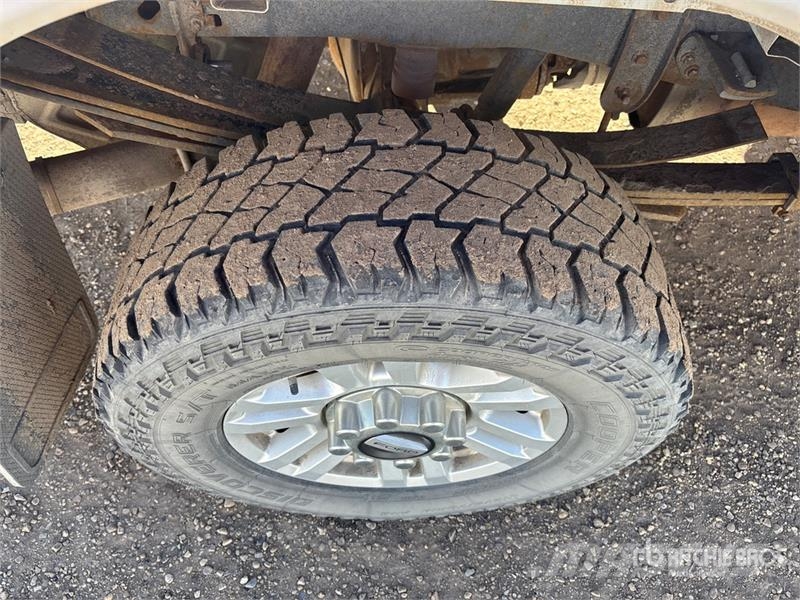 Ford F-250 XLT 4x4 Crew Cab Pickup Ostalo