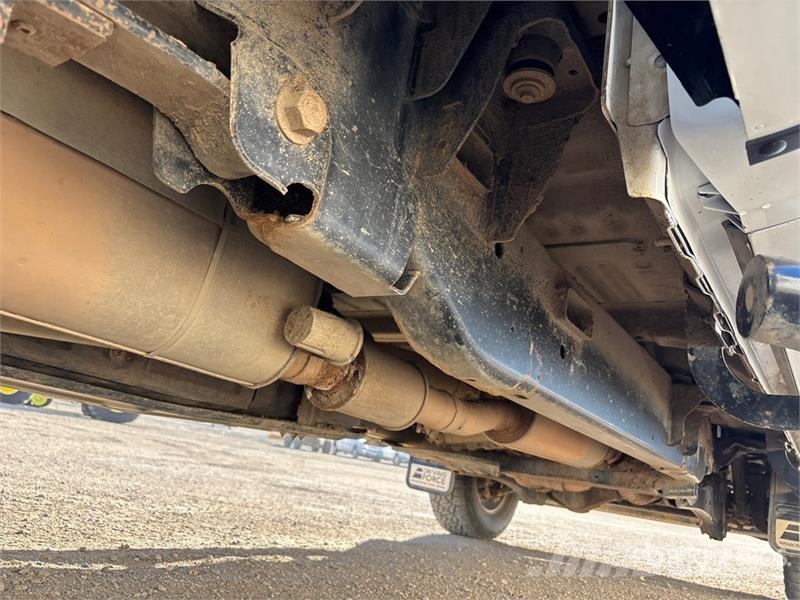Ford F-250 XLT 4x4 Crew Cab Pickup Inne