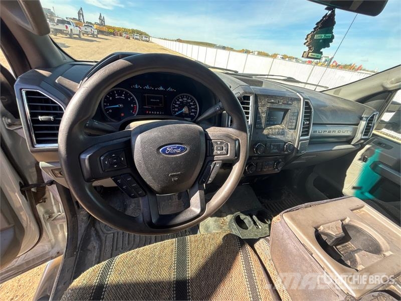 Ford F-250 XLT 4x4 Crew Cab Pickup Ostalo