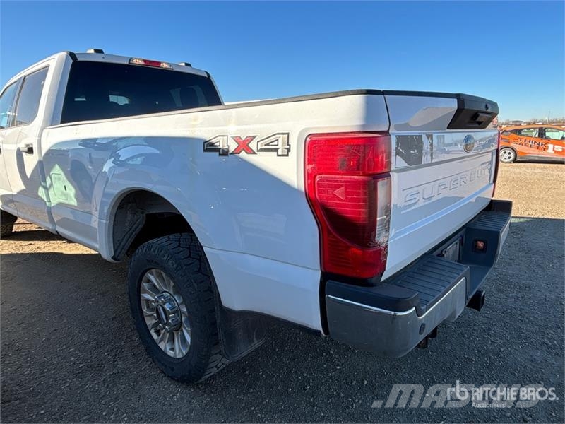 Ford F-250 XLT 4x4 Crew Cab Pickup Ostalo