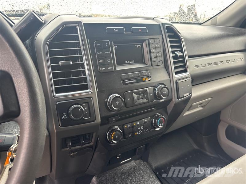 Ford F-250 XLT 4x4 Crew Cab Pickup Ostalo