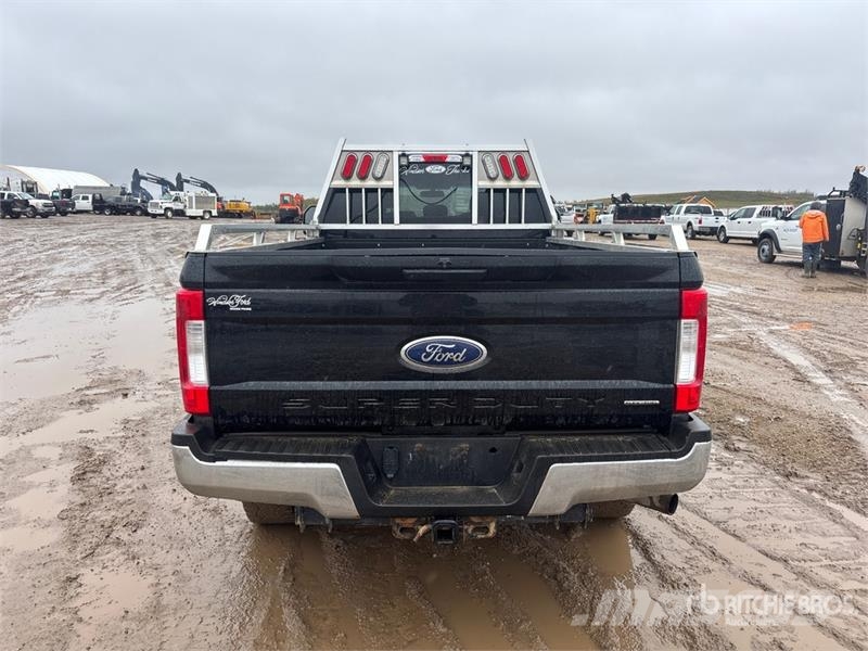Ford F-250 XLT 4x4 Crew Cab Pickup Ostalo