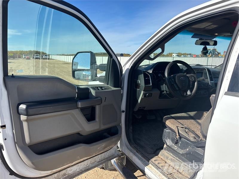 Ford F-250 XLT 4x4 Crew Cab Pickup Ostalo
