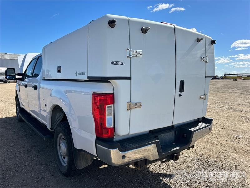 Ford F-250 XLT 4x4 Crew Cab Pickup Ostalo
