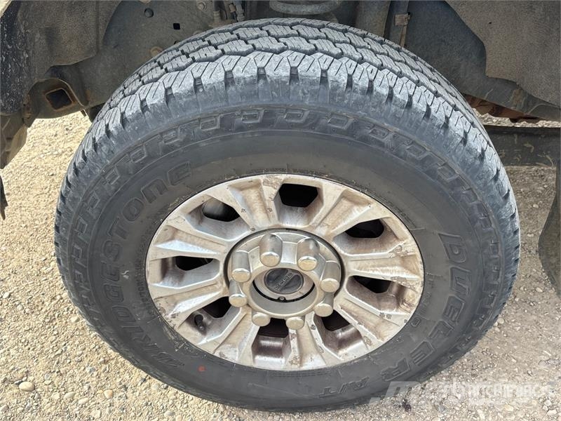 Ford F-250 XLT 4x4 Crew Cab Pickup Ostalo