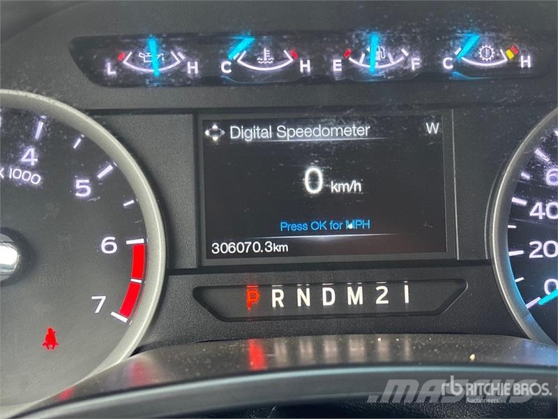 Ford F-250 XLT 4x4 Crew Cab Pickup Ostalo