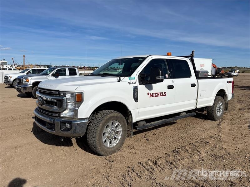 Ford F-250 XLT 4x4 Crew Cab Pickup Autre fourgon / utilitaire