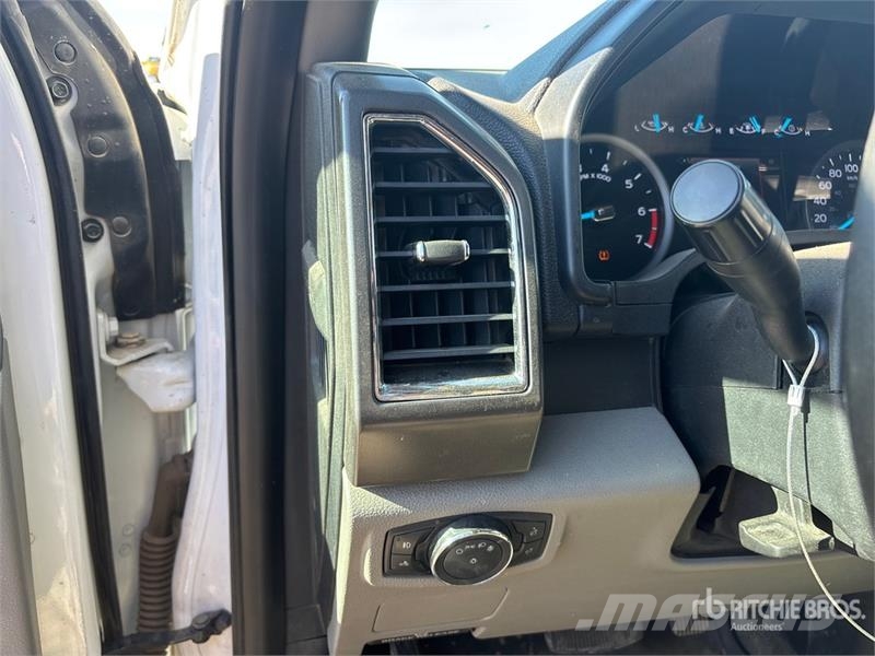 Ford F-250 XLT 4x4 Crew Cab Pickup Ostalo