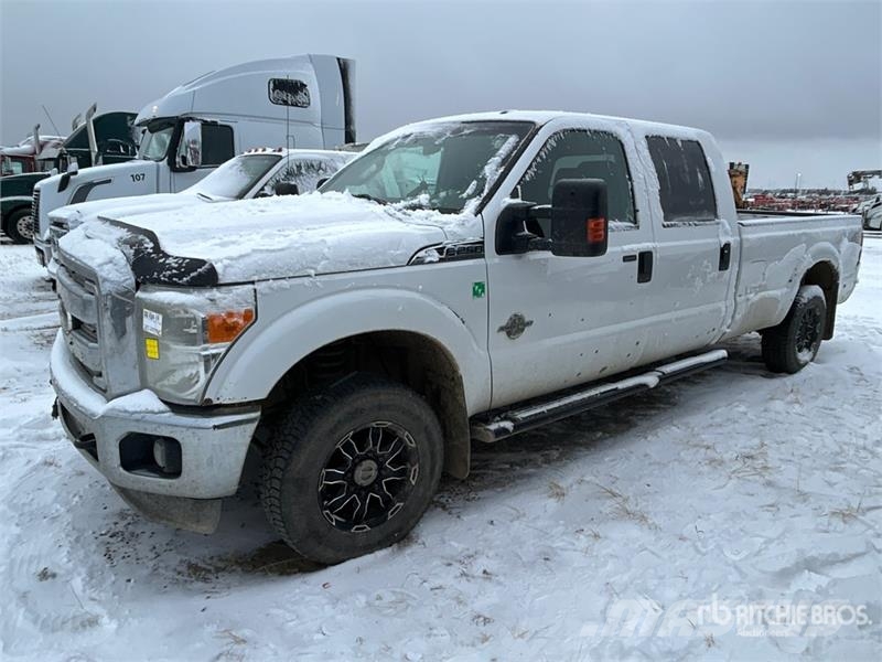 Ford F-250 XLT 4x4 Crew Cab Pickup أخرى