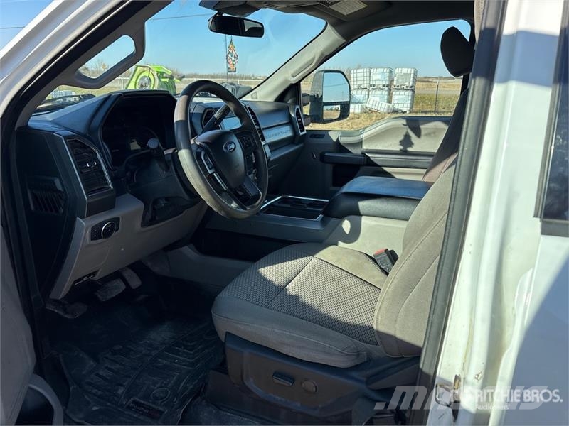 Ford F-250 XLT 4x4 Crew Cab Pickup Inne