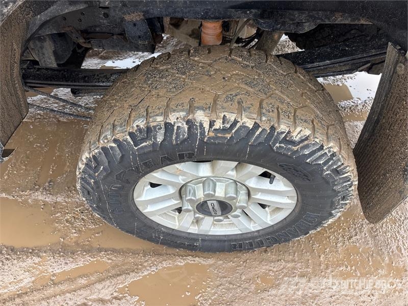 Ford F-250 XLT 4x4 Crew Cab Pickup Ostalo
