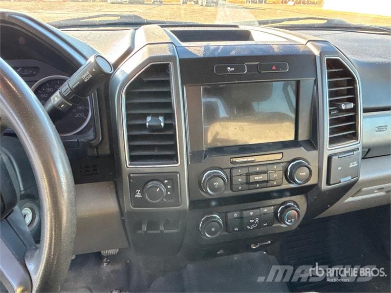 Ford F-250 XLT 4x4 Crew Cab Pickup Ostalo