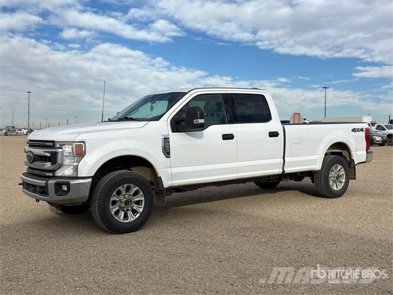 Ford F-250 XLT 4x4 Crew Cab Pickup Ostalo