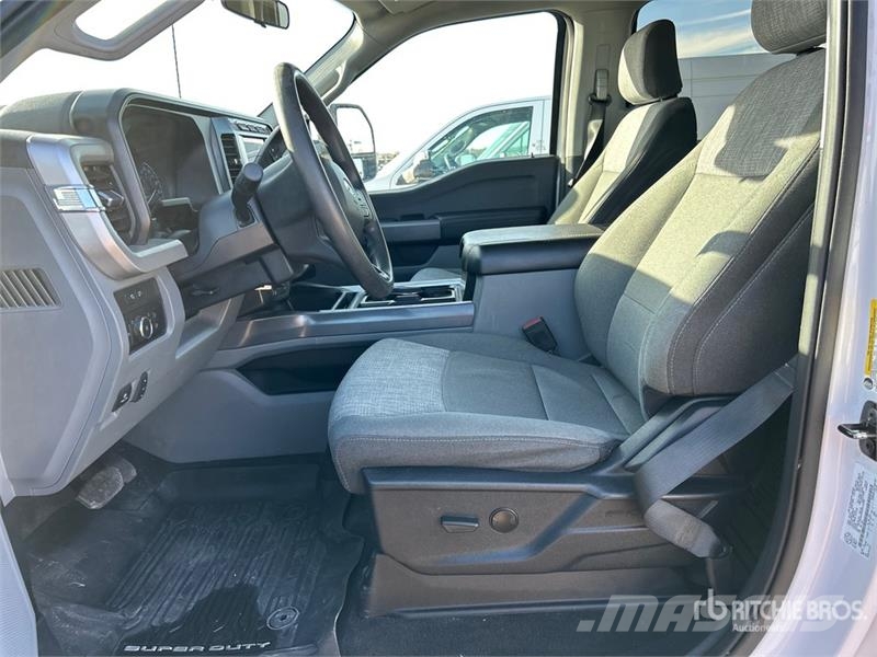 Ford F-250 XLT 4x4 Crew Cab Pickup أخرى
