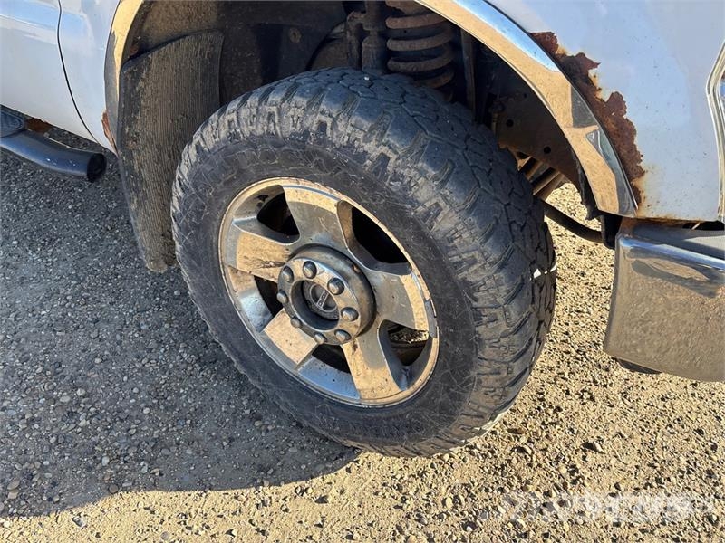 Ford F-250 XLT 4x4 Crew Cab Pickup Andre varebiler
