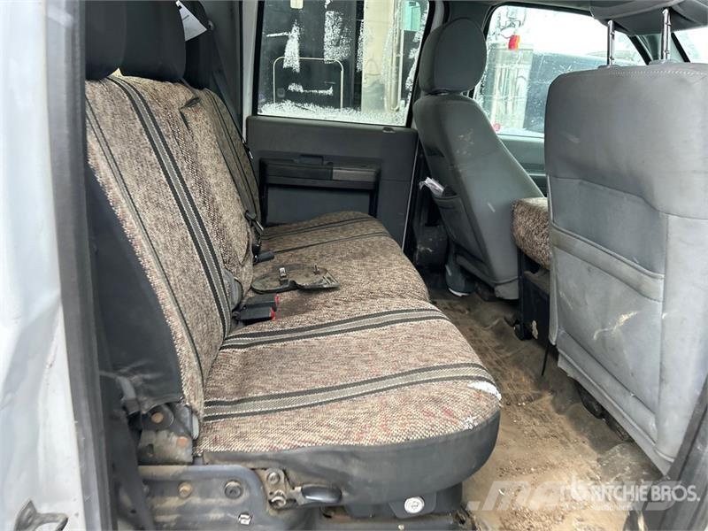 Ford F-250 XLT 4x4 Crew Cab Pickup أخرى