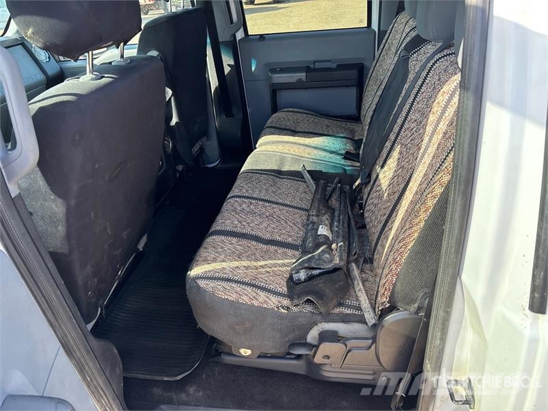 Ford F-250 XLT 4x4 Crew Cab Pickup Muu