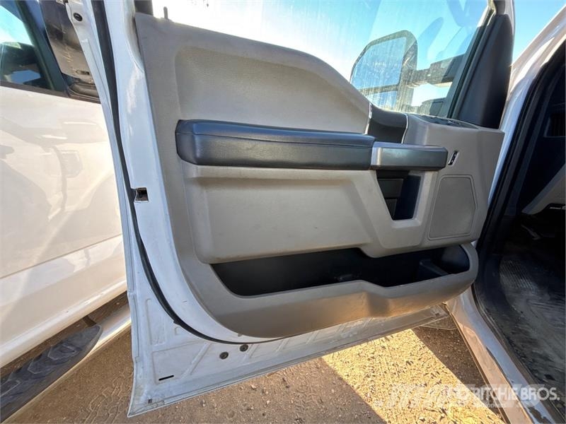Ford F-250 XLT 4x4 Crew Cab Pickup Ostalo