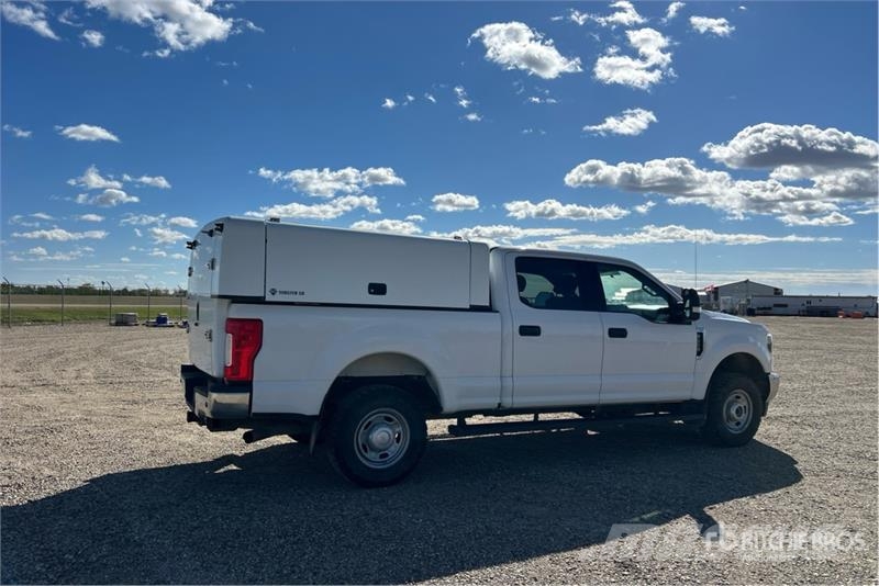Ford F-250 XLT 4x4 Crew Cab Pickup Ostalo