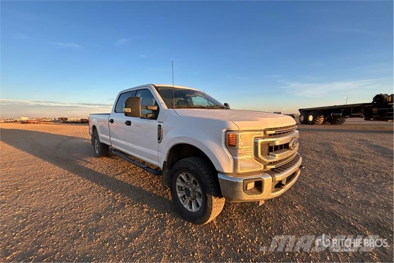 Ford F-250 XLT 4x4 Crew Cab Pickup Ostalo